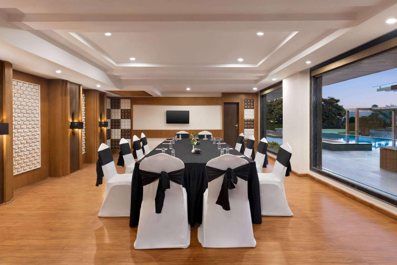 Ramada By Wyndham Varanasi Katesar Chandauli Dış mekan fotoğraf