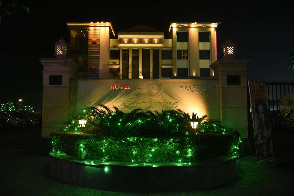 Ramada By Wyndham Varanasi Katesar Chandauli Dış mekan fotoğraf