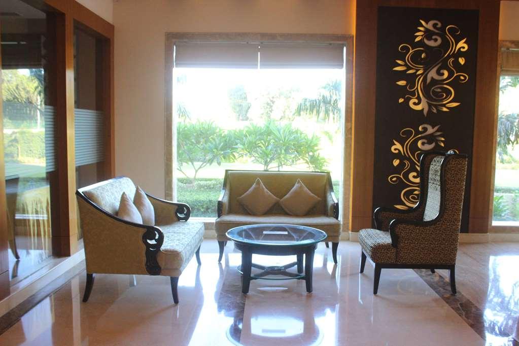 Ramada By Wyndham Varanasi Katesar Chandauli İç mekan fotoğraf